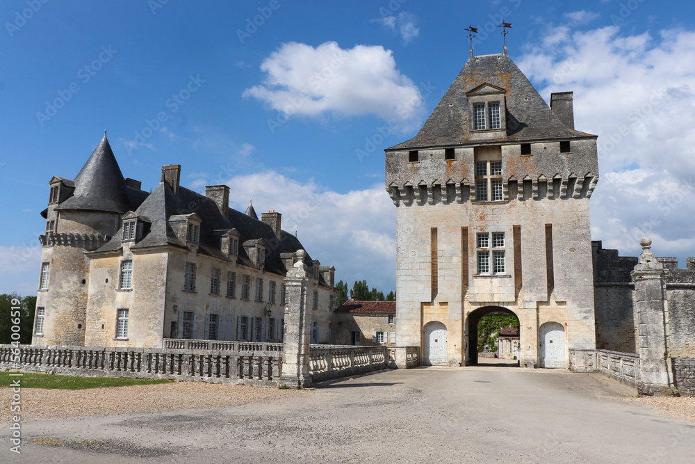 Charente-Maritime - Entrée du Chateau de la Roche-Courbon 