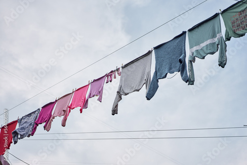 Foto Clothes srying at street. Laundry concept in ghetto