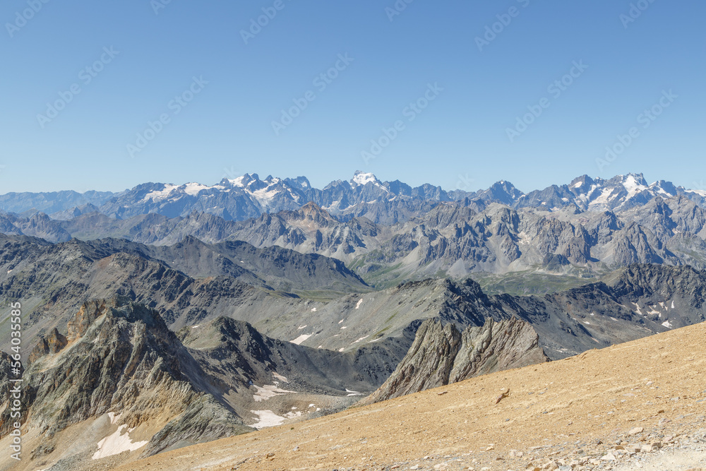 Randonnée au sommet du Mont Thabor dans les Alpes françaises en été 