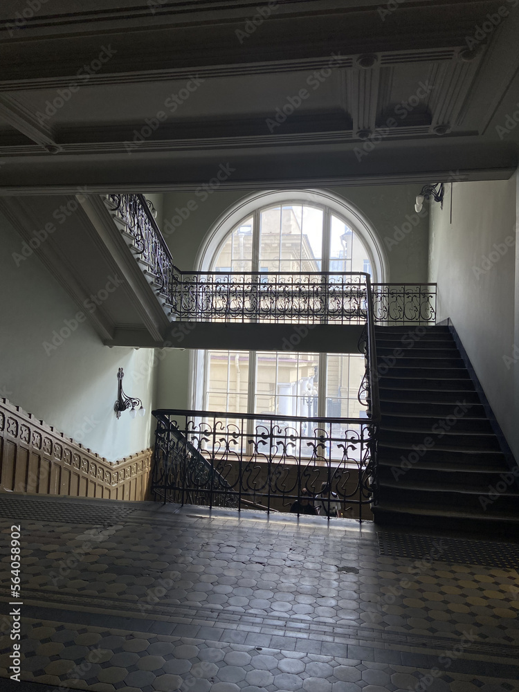 Obraz premium Aesthetic view of the large windows and stairs at the station in St. Petersburg
