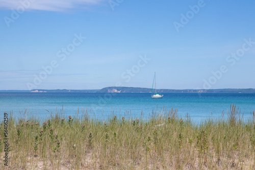 Obraz na płótnie boat in the bay w salonie
