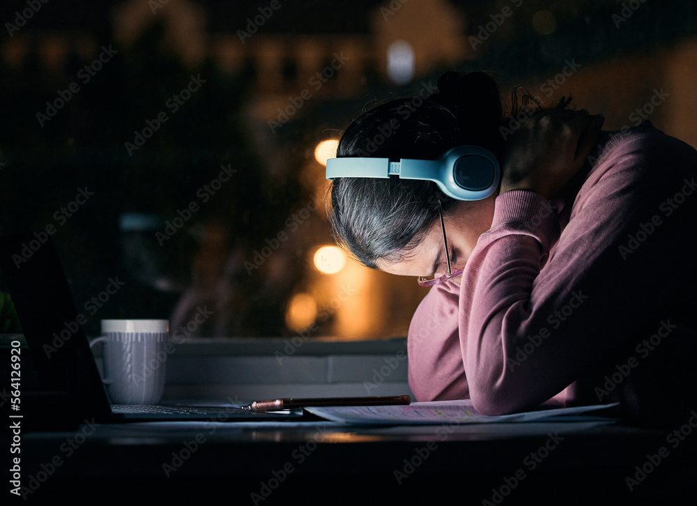 Headache, tired and stress student at night study, learning and university depression, mental health or burnout. Depressed, tired and anxiety college woman, headphones for exam planning in dark room - obrazy, fototapety, plakaty 