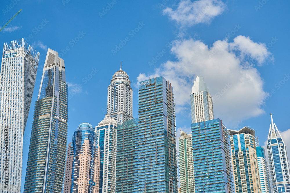 Fototapeta premium dubai marina walk and building with great view and blue sky