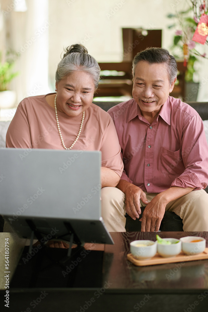Senior couple videocalling family memeber on Tet Senior couple videocalling family memeber on Tet