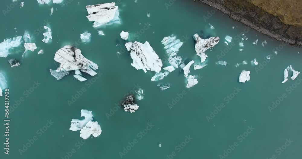 Iceberg provenant du glacier Vatnajökull, dans le lagon de Jökulsárlón en Islande