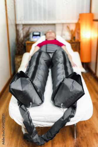 Фотография Close-up of pressotherapy treatment at health spa