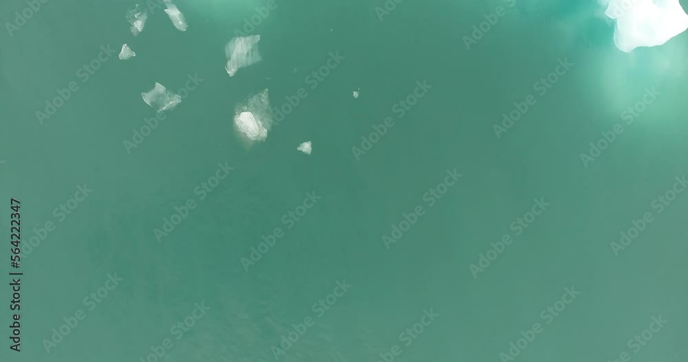 Iceberg provenant du glacier Vatnajökull, dans le lagon de Jökulsárlón en Islande