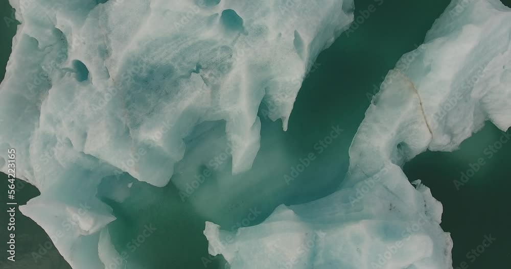 Iceberg provenant du glacier Vatnajökull, dans le lagon de Jökulsárlón en Islande