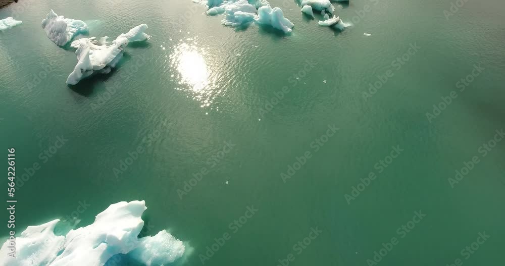 Iceberg provenant du glacier Vatnajökull, dans le lagon de Jökulsárlón en Islande