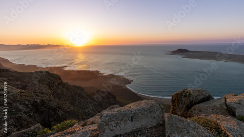 Puesta de sol en la Isla de la graciosa  Lanzarote  Islas Canarias