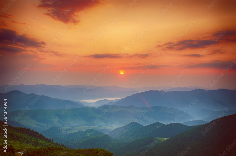 Fototapeta premium Amazing mountain sunrise