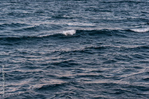 imagen de una ola en el mar, formas efímeras que crea la naturaleza © carles