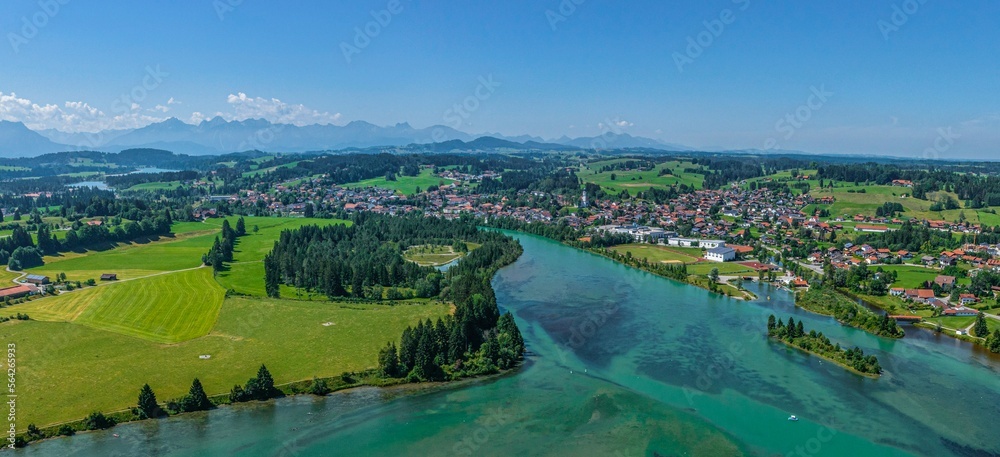 Ausblick auf den Lechsee nahe Lechbruck im bayerischen Alpenvorland