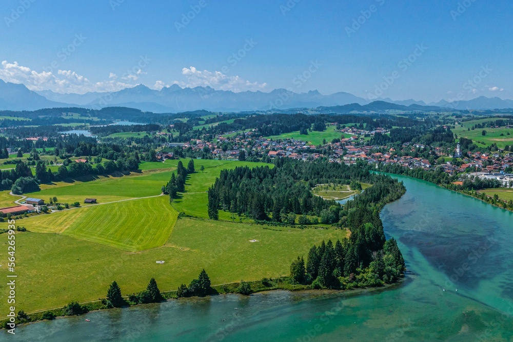 Blick über den Lechsee nahe Lechbruck zum Allgäuer Alpenrand