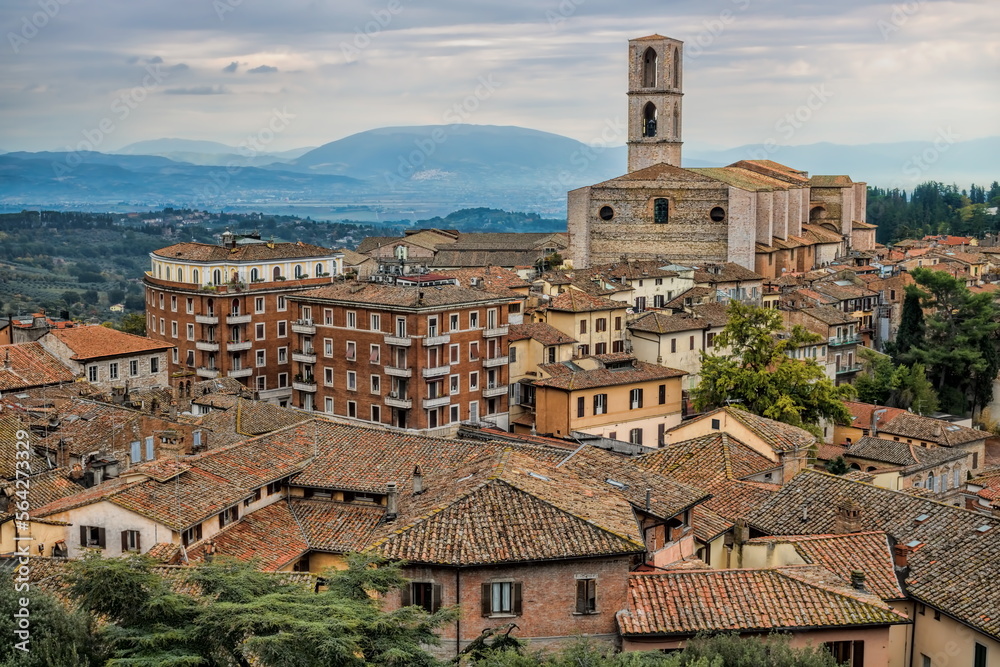 perugia, italien - dächermeer mit san domenico