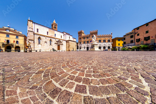 Fototapeta Naklejka Na Ścianę i Meble -  Auf der Piazza Dante in Grosseto
