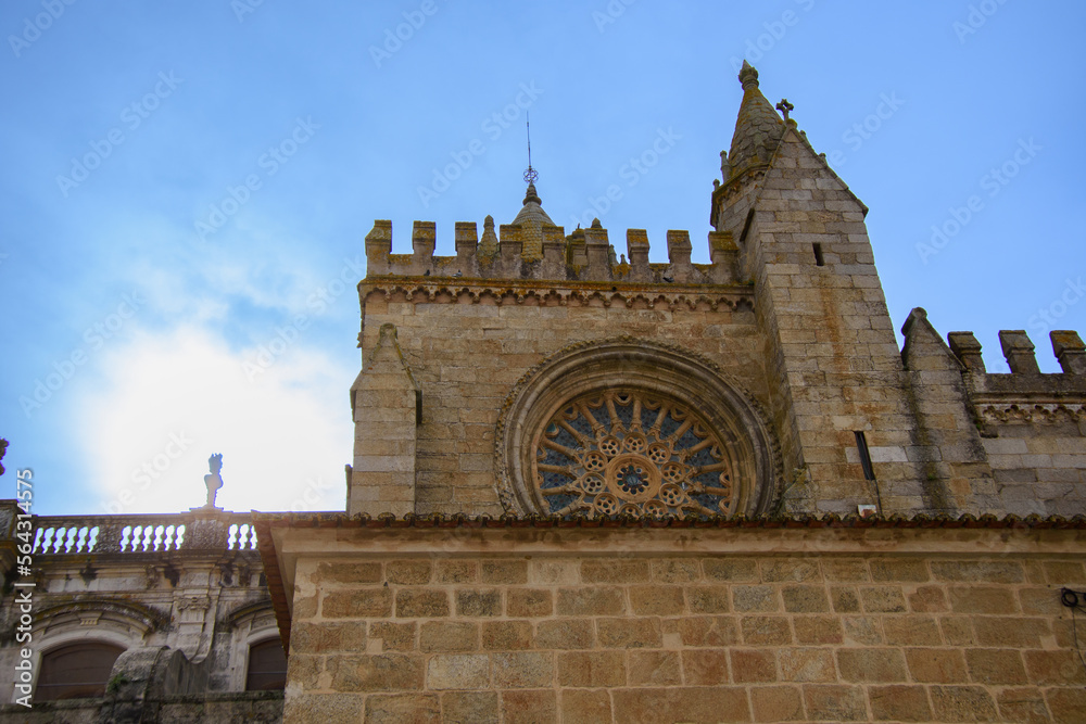 Obraz premium Architectural details of the pretty gothic cathedral of Evora, Portugal
