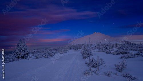 Obraz na płótnie trail in Karkonosze mountains with Sniezka view during dusk in Poland w salonie