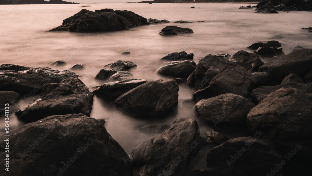 Obraz premium rocks on the beach