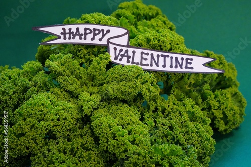 happy valentine, auf grünem hintergrund