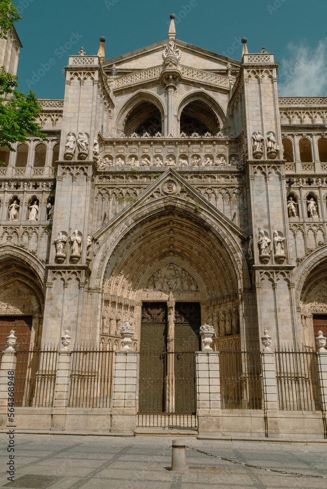 Toledo, España. April 29, 2022:Toledo, España. April 29, 2022: Santa Iglesia Catedral Primada de Toledo with beautiful blue sky.