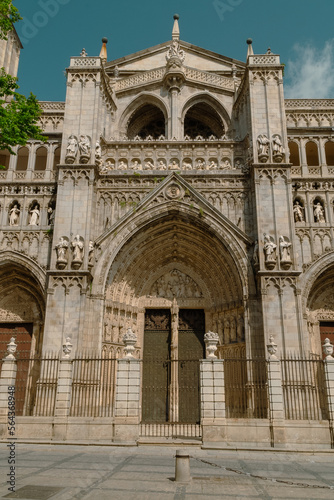 Toledo, España. April 29, 2022:Toledo, España. April 29, 2022: Santa Iglesia Catedral Primada de Toledo with beautiful blue sky. © camaralucida1