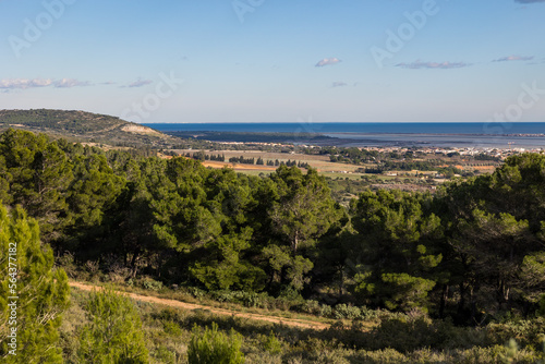 Vue sur la mer et les anciens marais salants de Frontignan depuis le massif de la Gardiole © Ldgfr Photos