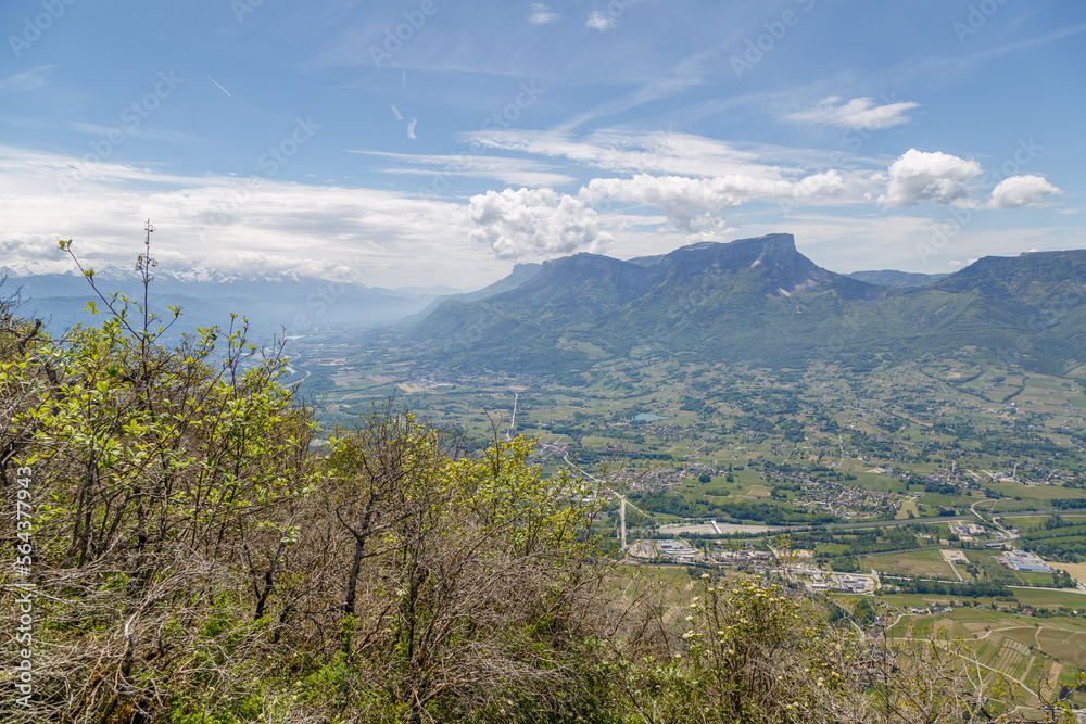 Vue panoramique de la ville de Chambéry en Savoie, France en été
