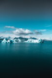Ghiaccio nel lago del ghiacciaio in Islanda