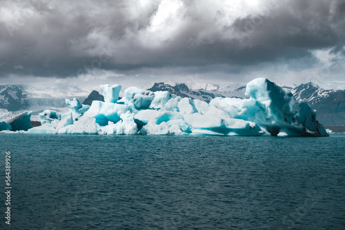 Ghiacciaio Jokulsarlon e lago Islanda  photo