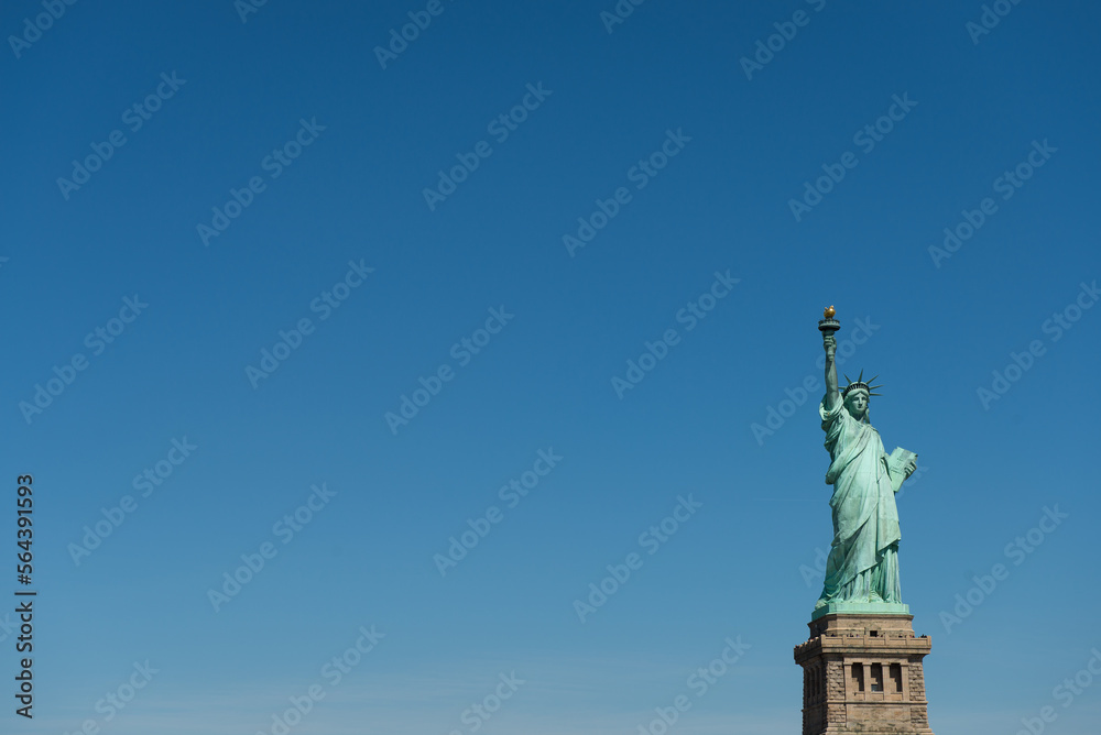 Fototapeta premium Statue of Liberty and blue skies