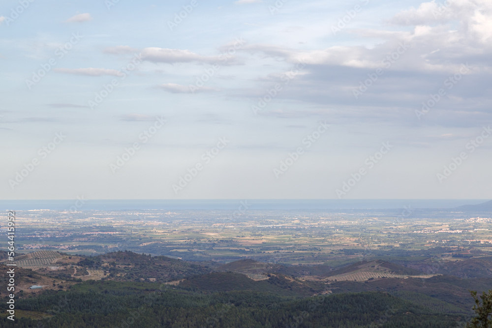 Randonnée au Pic de Madrès dans les Pyrénées-Orientales en été Randonnée au Pic de Madrès dans les Pyrénées-Orientales en été