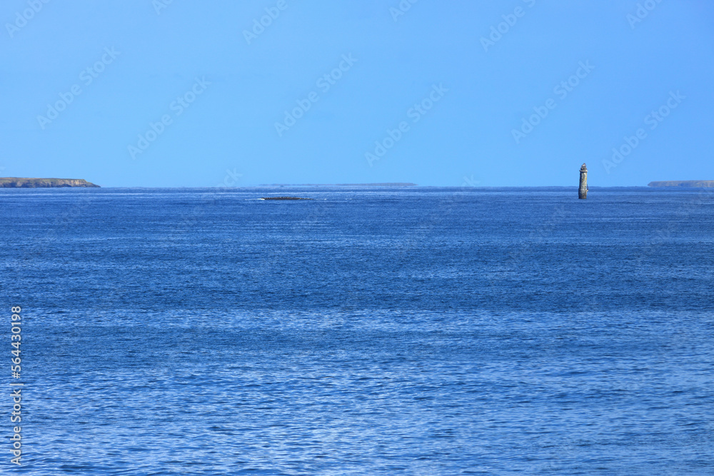 納沙布岬より歯舞群島の灯台
