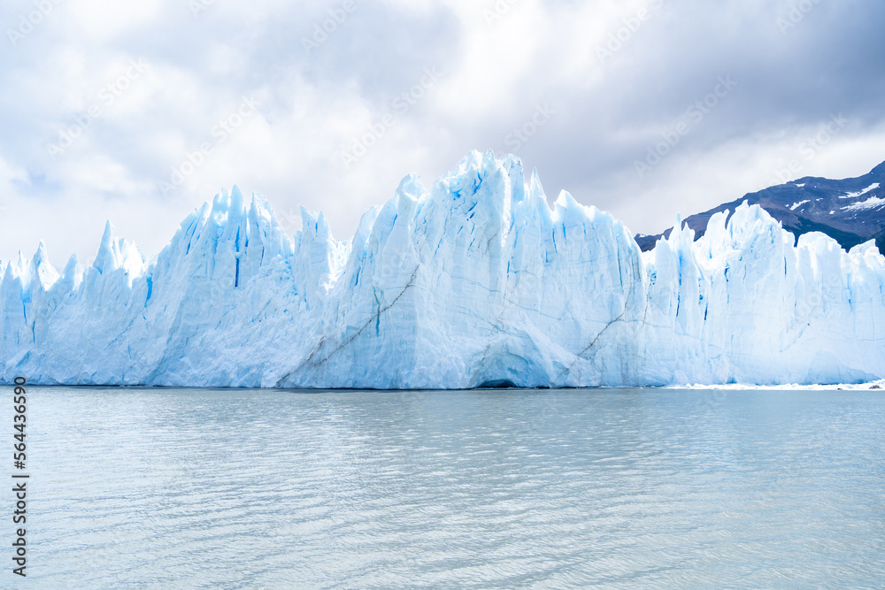 Hermosa pared de hielo del glaciar Perito Moreno en el Calafate Argentina.