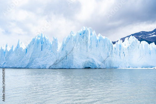 Hermosa pared de hielo del glaciar Perito Moreno en el Calafate Argentina.
