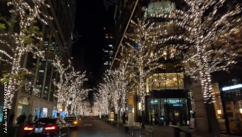 イルミネーションが輝く丸の内をドライブ