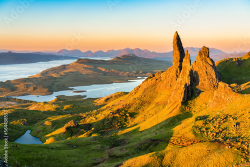 Quadro em tela Old Man of Storr at sunrise on Isle of Skye, Scotland
