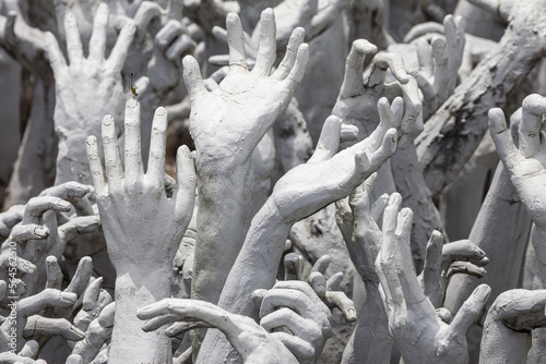 Obraz na płótnie Hands Pleading for Help at Wat Rong Khun w salonie