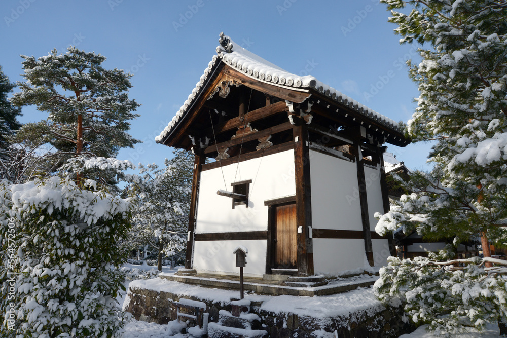 雪の建仁寺　鐘楼　京都市東山区