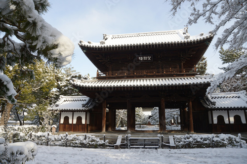 雪の建仁寺　望闕楼　京都市東山区 © ogurisu