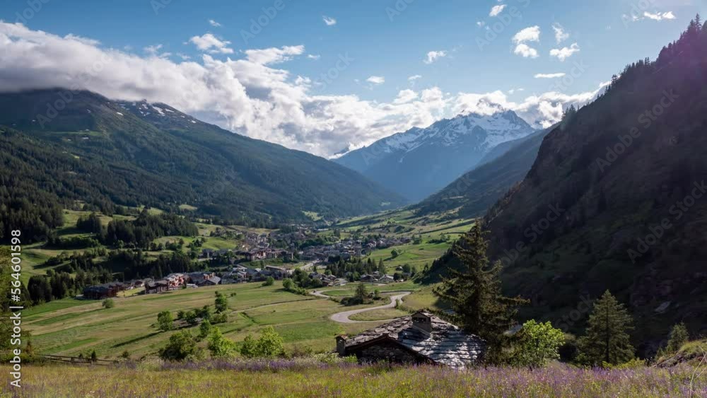 Time lapse du village de Lanslevillard avec la Dent Parachée en toile de fond - Haute-Maurienne Time lapse du village de Lanslevillard avec la Dent Parachée en toile de fond - Haute-Maurienne