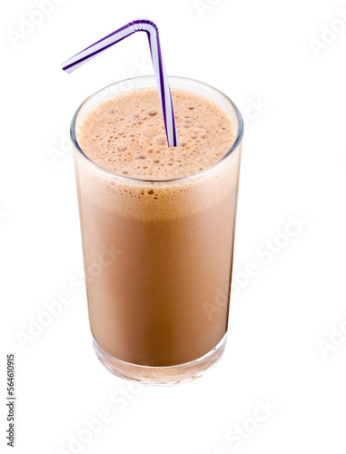 Batido de chocolate con pajita sobre fondo blanco. Chocolate milkshake with straw on white background.