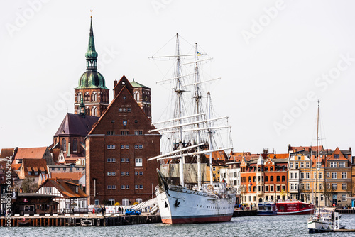 Hafen der Hansestadt Stralsund mit Großsegler photo