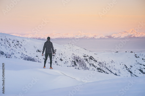Man running on the snow at the top of a mountain © Giorgio Pulcini