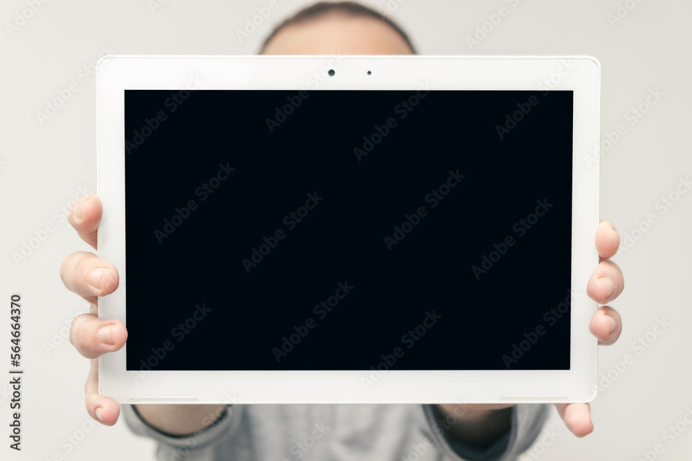 PERSON HOLDING A TABLET WITH BLACK SCREEN. WHITE BACKGROUND. COPYSPACE PERSON HOLDING A TABLET WITH BLACK SCREEN. WHITE BACKGROUND. COPYSPACE