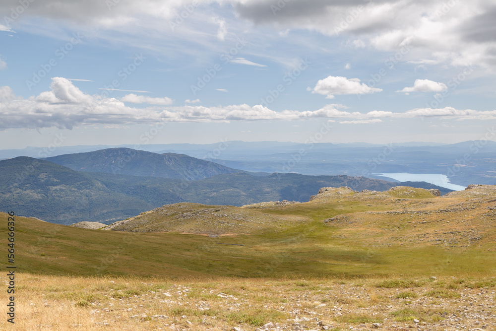 Randonnée sur le cime de Cheiron par Gréolières, Préalpes de Grasse, Alpes-Maritimes, France Randonnée sur le cime de Cheiron par Gréolières, Préalpes de Grasse, Alpes-Maritimes, France