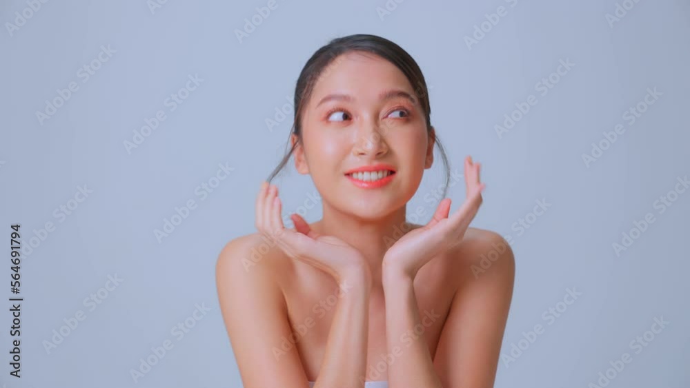Close up beauty shot of beautiful asian woman looking at camera isolated on black Gray background. Perfect facial beauty skin smiling. Female with beauty, healthy, fashion, skin treatment concept.