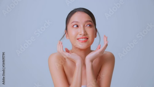 Close up beauty shot of beautiful asian woman looking at camera isolated on black Gray background. Perfect facial beauty skin smiling. Female with beauty, healthy, fashion, skin treatment concept.