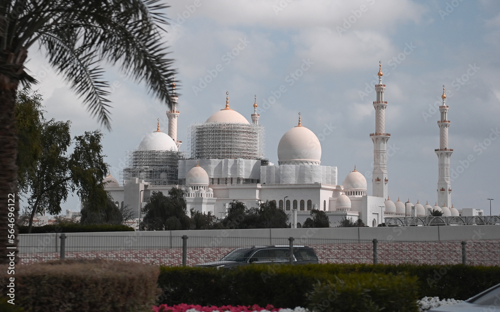 Obraz premium mosque, architecture, minaret, arabia, religion, mosque construction, dome, building, agra, taj, mahal, asia, arab, landmark, sky, cauldron, dubai, travel, palace, religious, egypt, tower, marble, whi