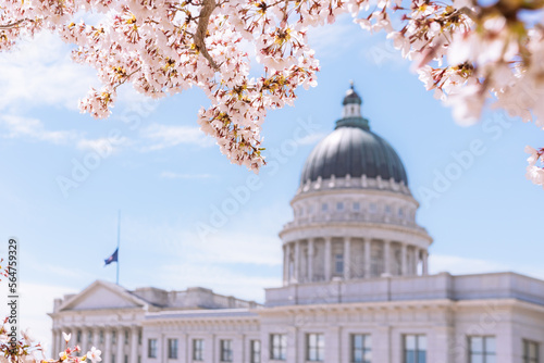 Capitolio de Utah en Salt Lake City, EU. durante la primavera. photo
